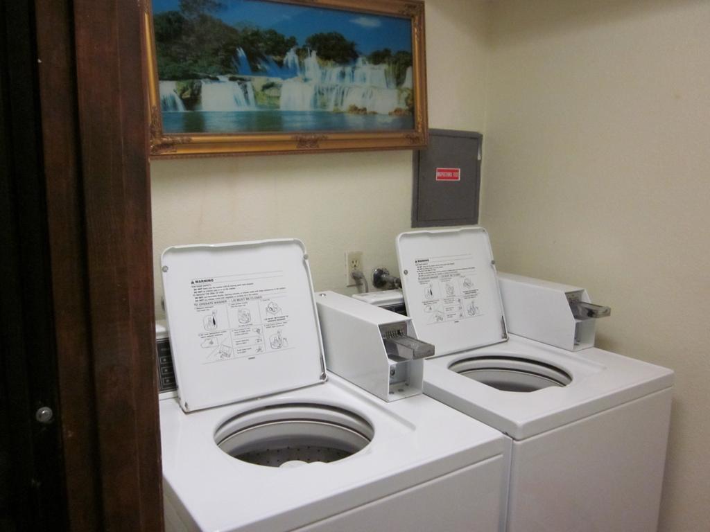 Americas Best Value Inn Stockton Εξωτερικό φωτογραφία