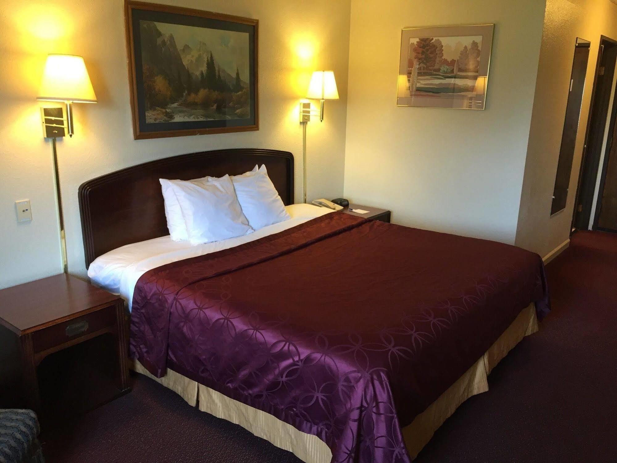 Americas Best Value Inn Stockton Εξωτερικό φωτογραφία